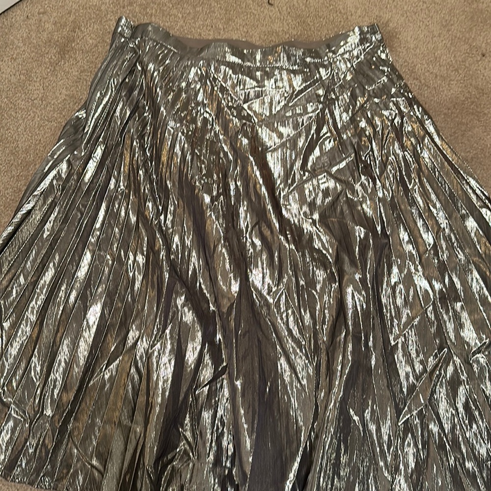 Metallic pleated skirt